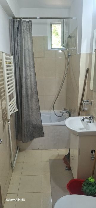 Proprietar vind  apartament cu 2 camere decomandat