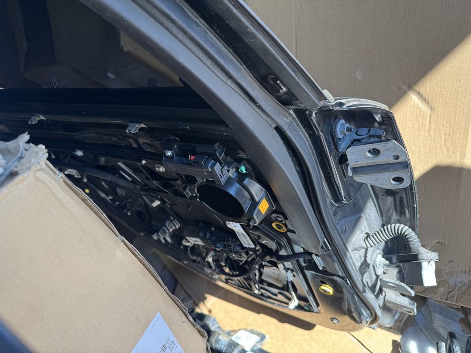 Оборудвана задна лява врата Dodge charger 2015+