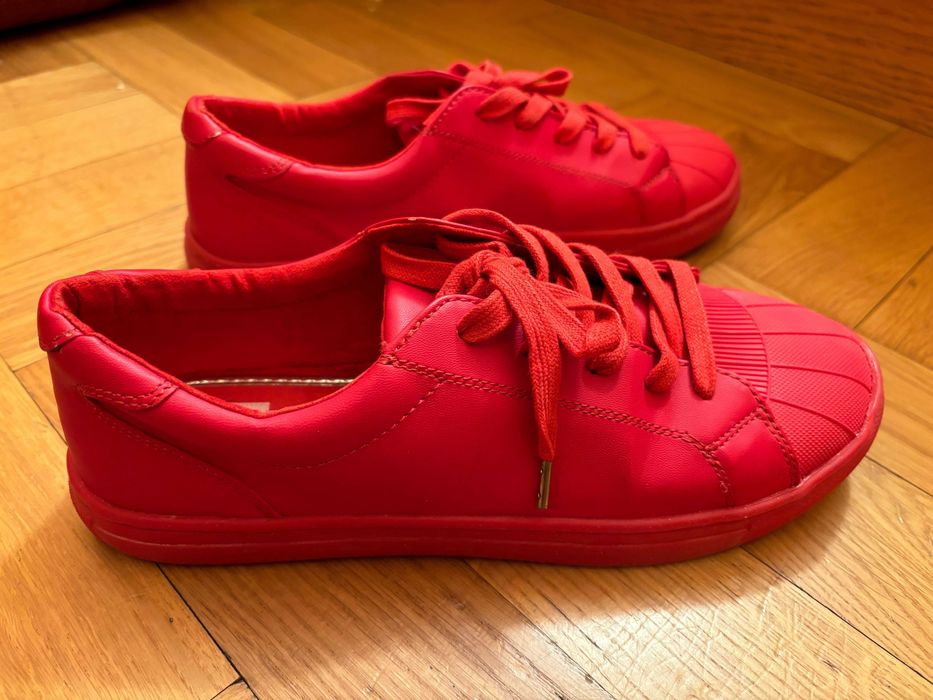 Дамски червени кожени спортни обувки/кецове Bershka 39 номер
