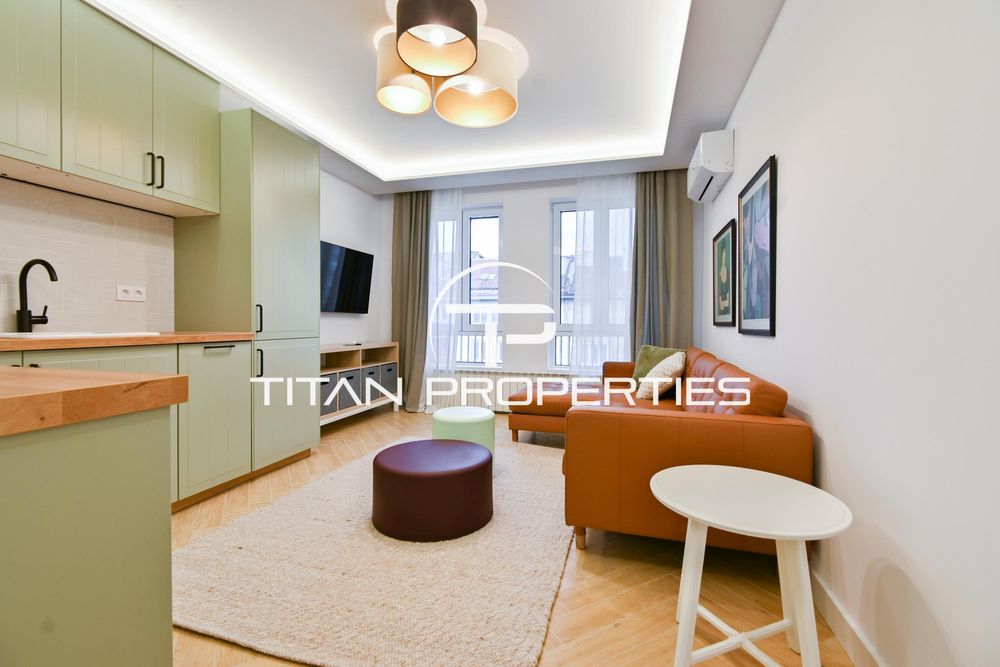 Дава се под наем Тристаен апартамент в София, Център - 90 кв.м за 1300 € - Снимка #1