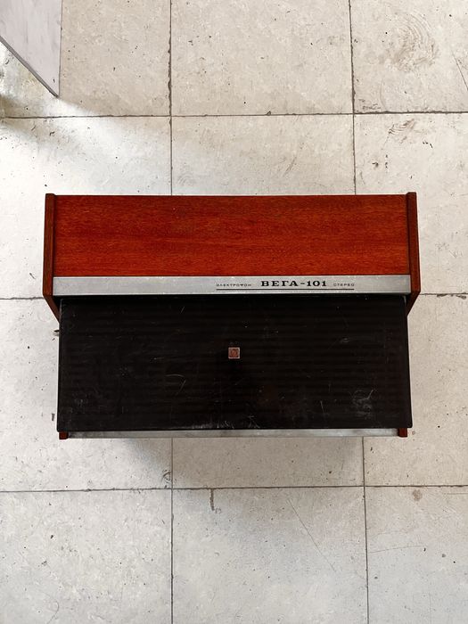 Продам Виниловый Проигрыватель Пластинок СССР