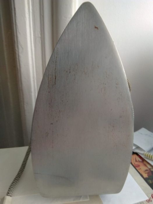 Fier de calcat vechi, anul 1969, pentru colectie.