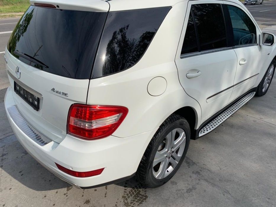 Dezmembrez mercedes ml w164 facelift/bara fata/mercedes ml 350 euro 5