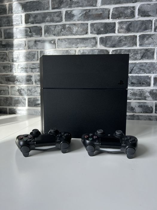 Продам Пс4 1тб 2 джостика