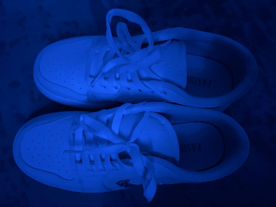 кроссовки белые