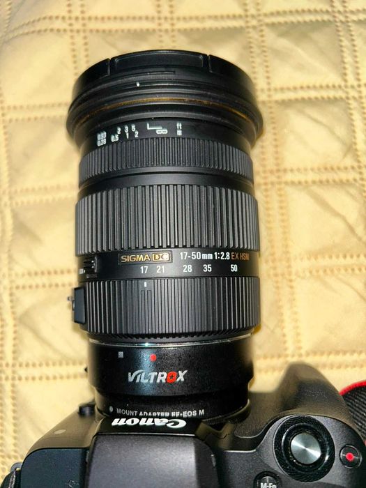 Kit Canon EOS M50 (Camera, Obiective, Flash) in Stare Perfecta