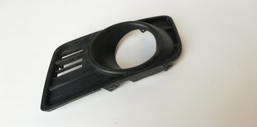 Лява основа за халоген Suzuki Swift