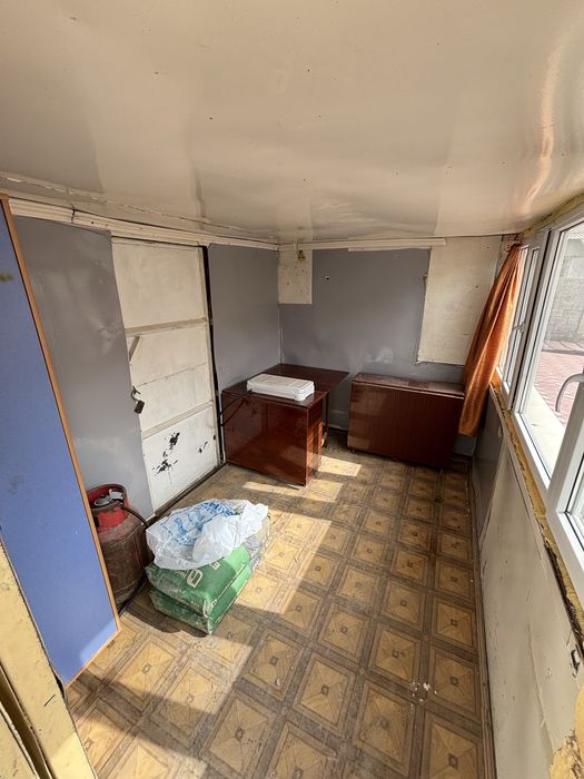 Продаю железную будку