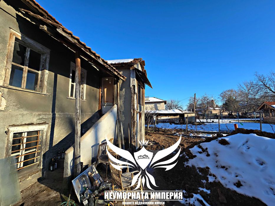 Продавам двуетажна вила/къща 285РЗП в 600кв.м двор в село Избеглии