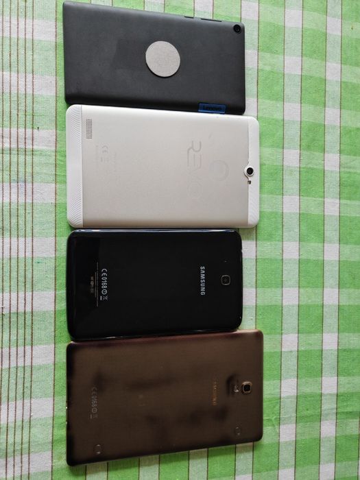 Продавам таблет- Lenovo 7,Revo 8, Samsung 7, Samsung 8.4