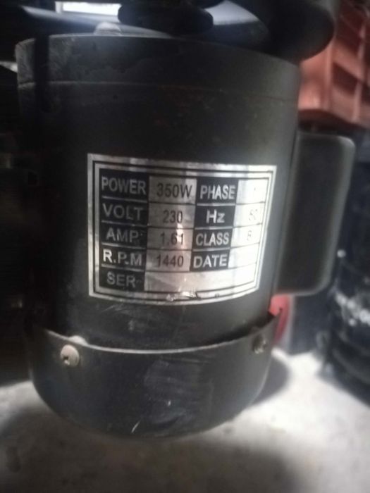 Настолна бормашина със менгеме.
400W / 1400 об.мин
Комплект с менгеме
Отрезната машина за плочки е предназначена за линейно рязане на плочки,