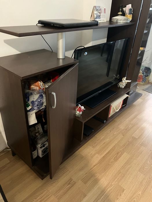 Секционен Шкаф с място за телевизор,два шкафа,