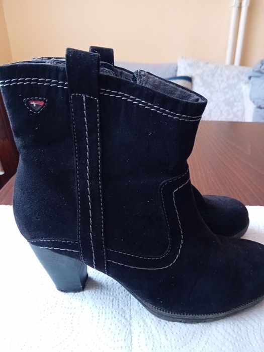 Боти от естествен велур