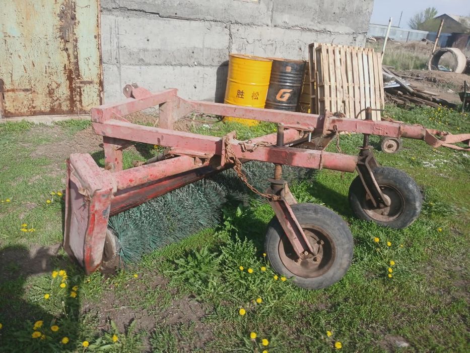 Продам щётку для коммунальных услуг.
