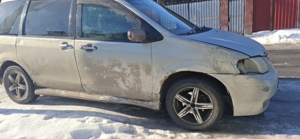 Мазда мпв  на бодром ходу