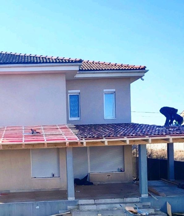 Executam acoperisuri si reparatii