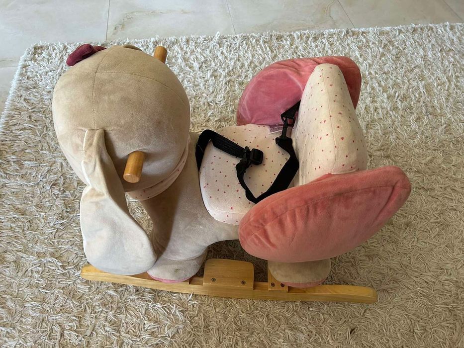 Детска играчка-люлееща