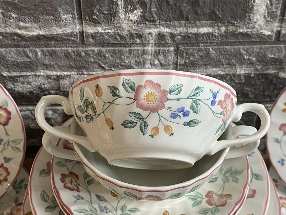 Сервиз за хранене -Churchill Staffordshire -England Briar Rose