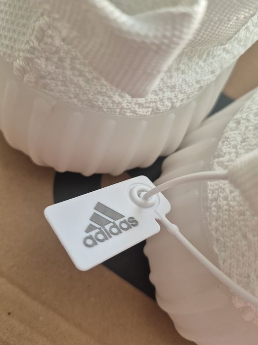 Yeezy Boost 350 V2