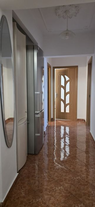 Inchiriez apartament 3 camere .Iasi.