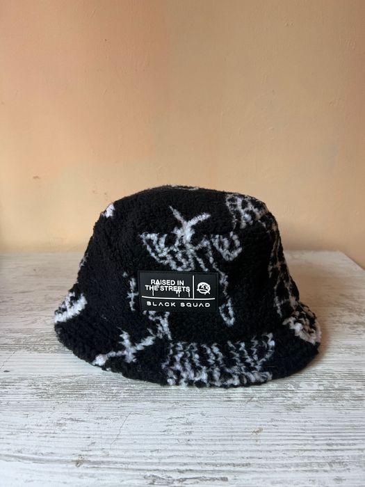 Зимни шапки само по 2.5 евро черен , бял , син , кафяв и цикламен цвят