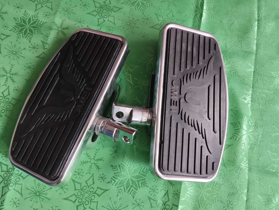 Мото аксесоари - каска, якета, протеkтори, стъпенки.