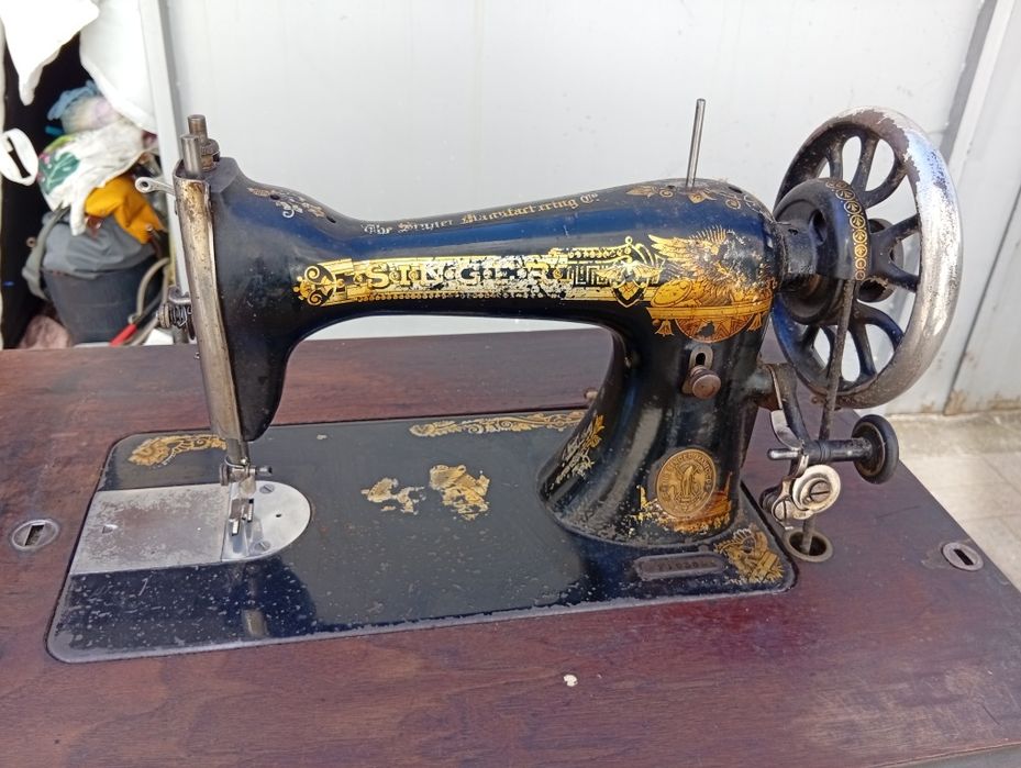 Крачна шевна машина Singer