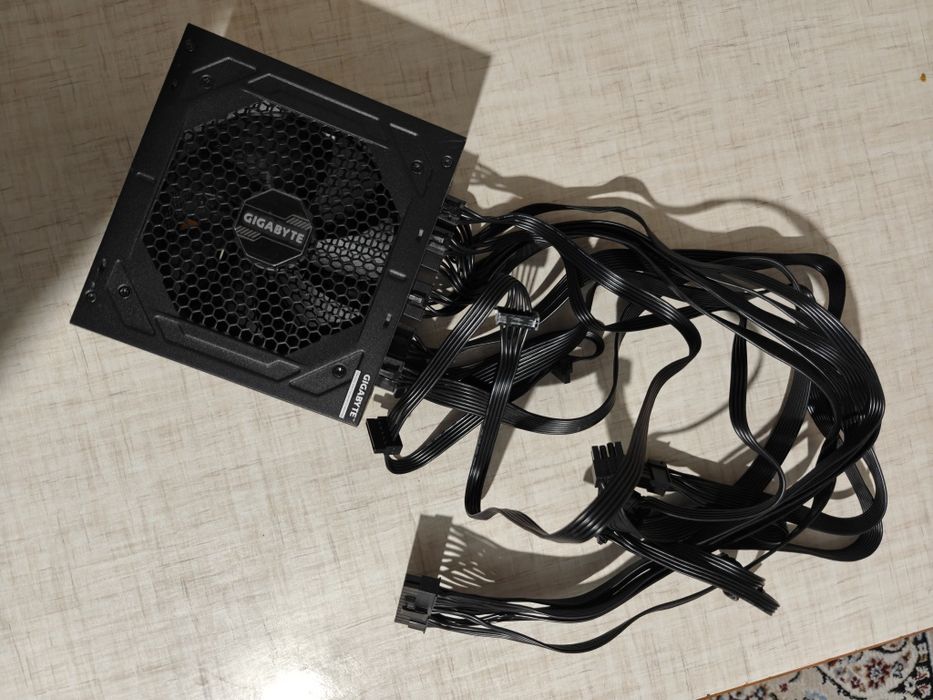 Блок питания gigabyte p750gm 80 plus модульный