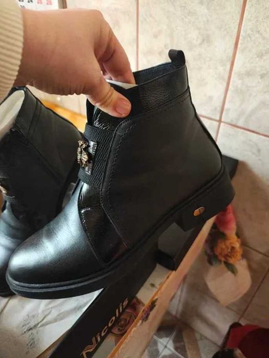 Vand ghete pentru dama, piele, marimea 41