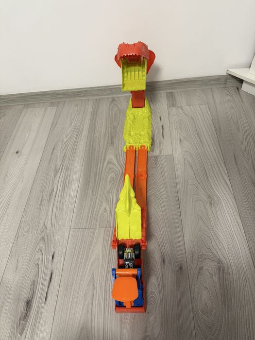 Hot Wheels Monster Truck Invinge Sarpele Urias