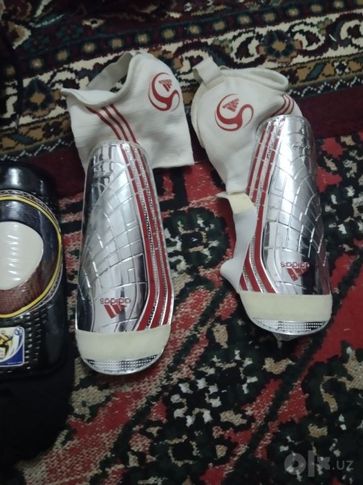 Бутсы, щитки две