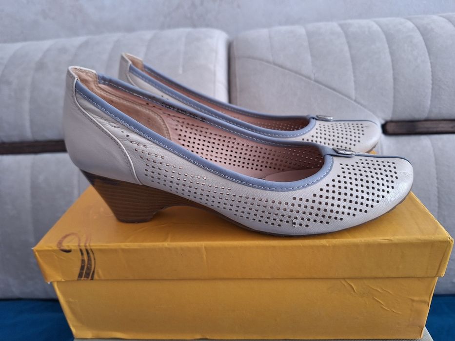 Туфли женские 39 рр , натур кожа . Состояние отличное. Цена 4000