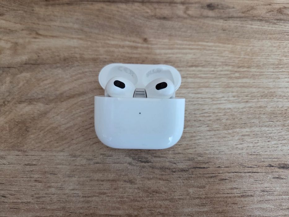 Продам наушники Iphone