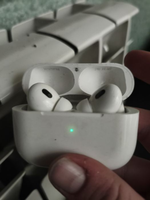 Продаю аирподс 2 про