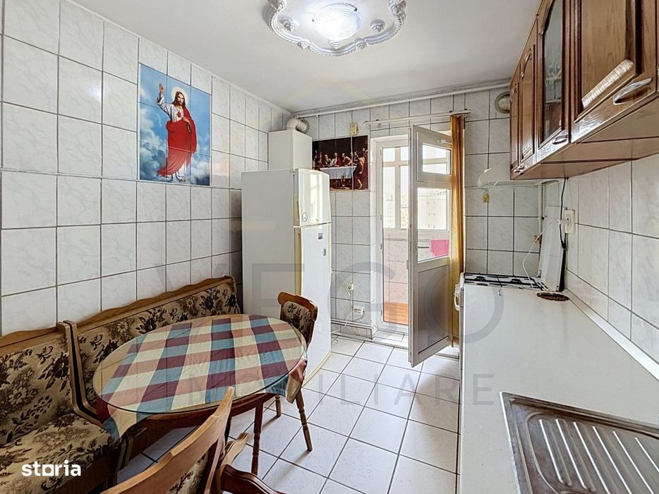 Apartament cu 2 camere, decomandat, 50 mp, parcare, zona Pod Calvaria