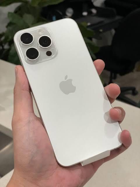 Обмен iPhone 15 Pro Max 256gb White