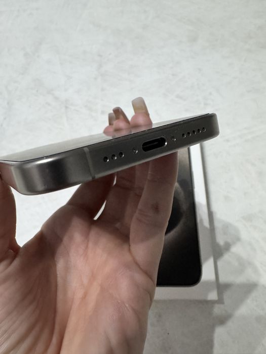 Vand Iphone 15 PRO impecabil