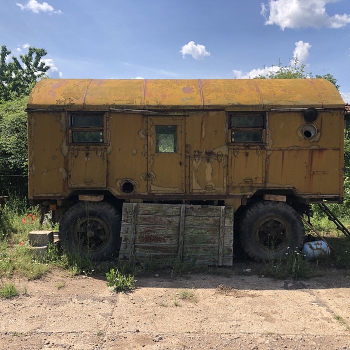 Фургон военен на колела
