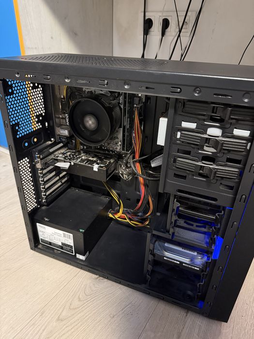 Геймърски компютър Ryzen 7 + GTX 750 + AOC C24G1 + G502 + Redragon