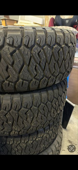 Продам шины Maxxis RAZR AT