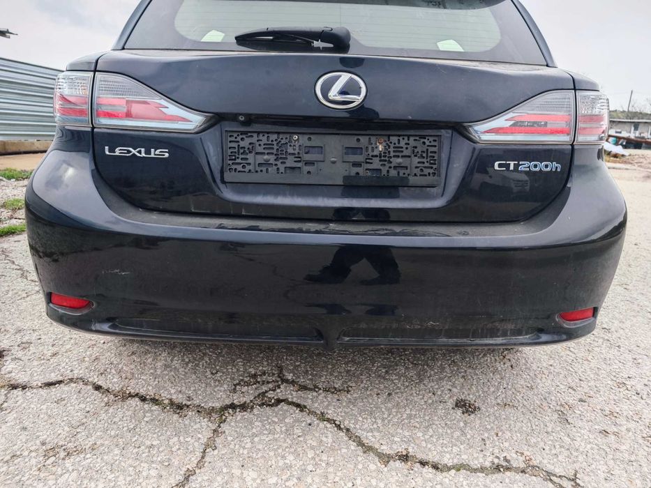 На части Lexus CT200H Hybrid Camera всичко работи
