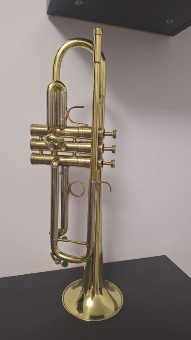 Vând trompetă Selmer Chorus J80
