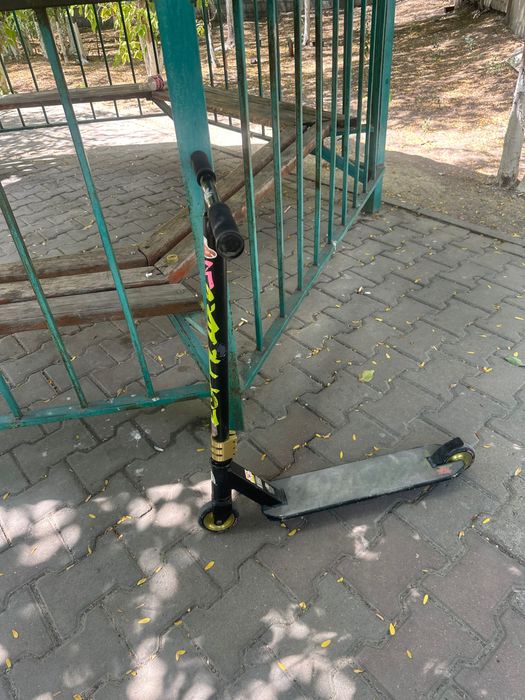 Продается спортивный самокат для дрифта