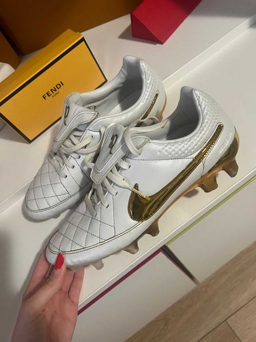 Vând ghete fotbal ediție limitată