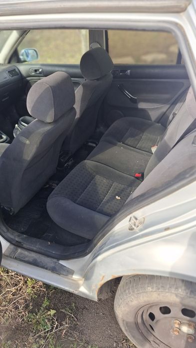 Vând golf 4 an 2001 pentru piese