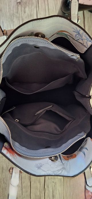 НОВА елегантна бяла дамска чанта с флорален принт