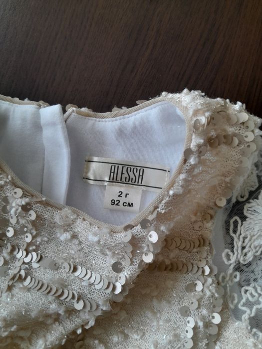 Allessa мини рокля от букле и дантела