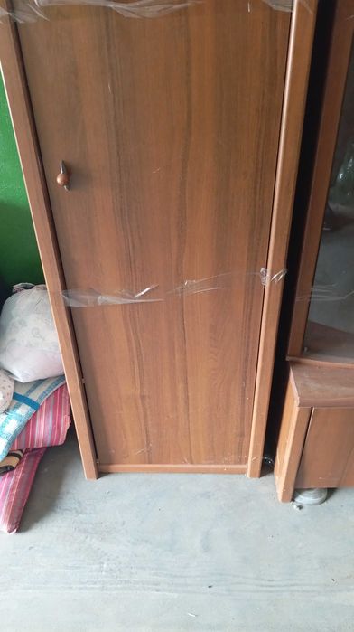 Деревянный шкаф со стеклом и тумба