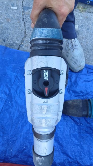 Demolator Bosch GBH 5-40 DCE
Putere 1450 wați
SDS Max
Turație variabilă

Made in Germany
Funcționează ireproșabil.

Filmare pe wtpp