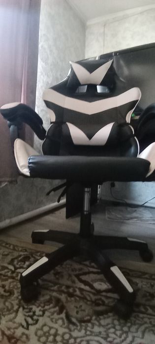 Игровые кресло белое